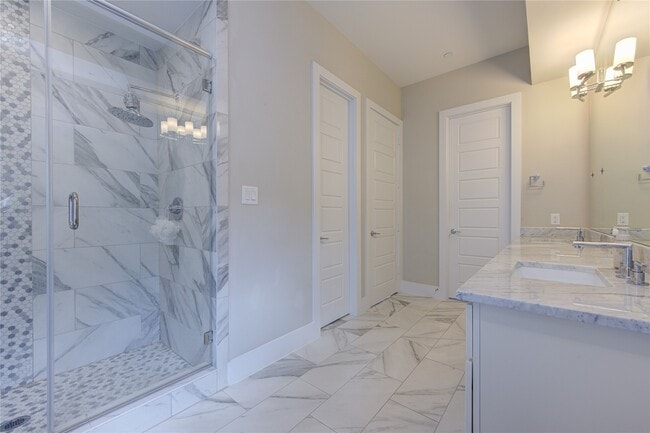 Building Photo - 2661 Fountain Key Blvd