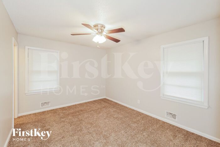 Building Photo - 5613 Manning Ave