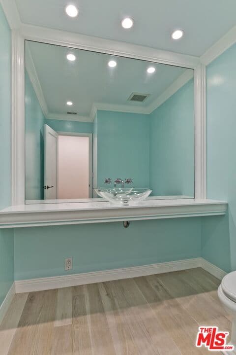 Building Photo - 401 Alma Real Dr