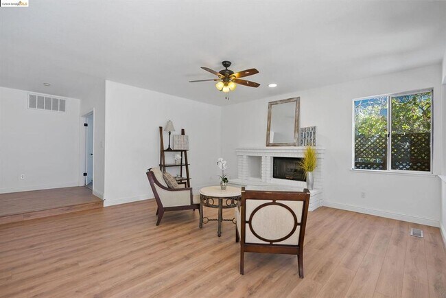 Building Photo - 5 BED 3 BATH HOME ON THE DISCOVERY BAY GOLF COURSE, ALL UPDATED THROUGH OUT. COME MAKE THIS YOUR ...