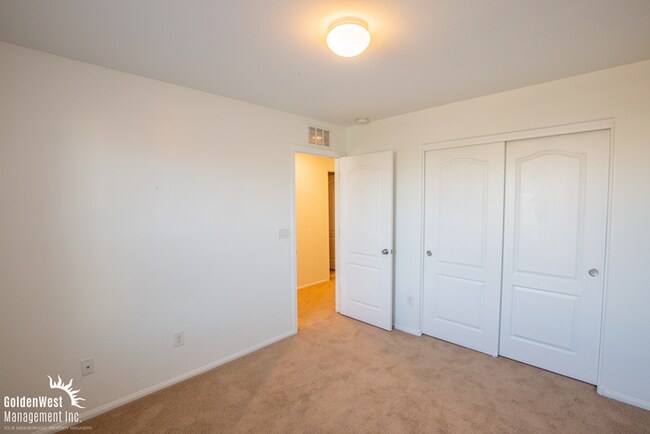 Building Photo - Charming 3Bdm 2.5Ba Home Nestled in a Gate...