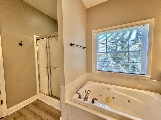 Building Photo - 513 Tanasi Cir
