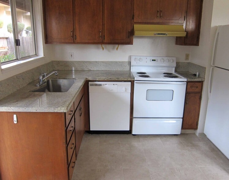 Primary Photo - 2674 Woodridge Ct