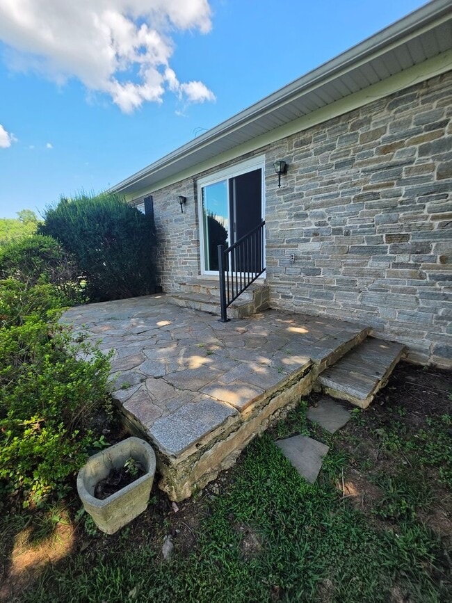 Building Photo - 2213 Allibone Rd
