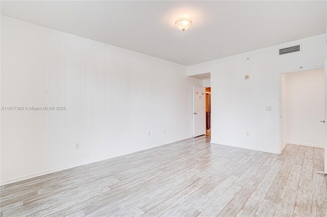 Building Photo - 3340 NE 190th St