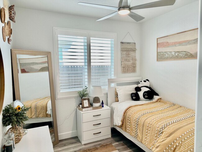 Building Photo - Gorgeous Riverstone 3/2