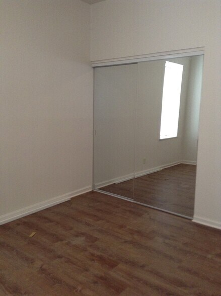 Building Photo - 3504 Vista Ave