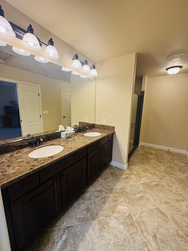 Building Photo - 4-bedroom house for rent in Highlands Ranch!