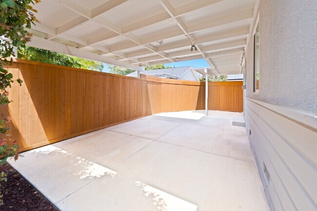 Building Photo - Charming 2-Bedroom Home in Ventura