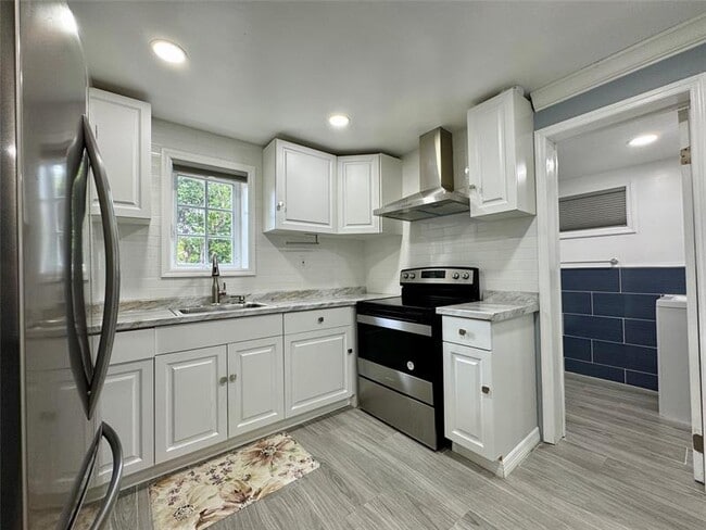 Building Photo - 1313 SW 8th Ct