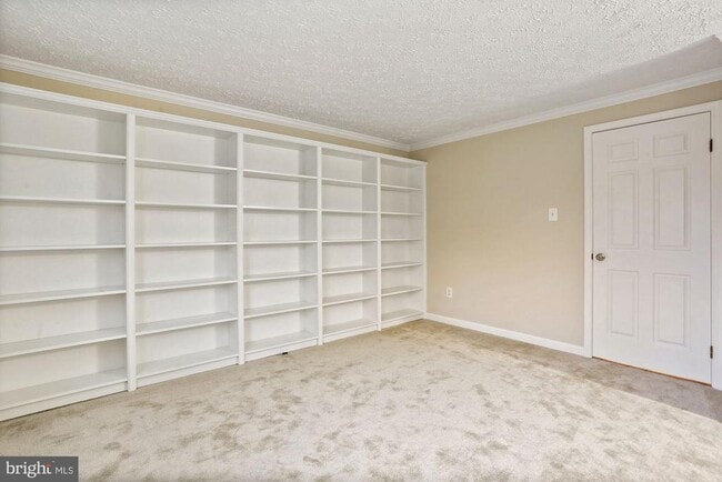 Building Photo - 2051 Gervais Dr