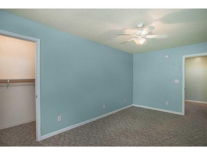 Building Photo - 3280 Lincoln Hill Rd