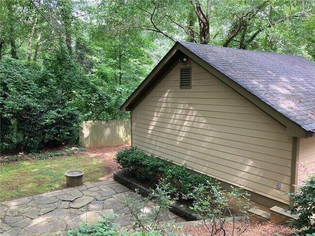 Building Photo - 49 Putnam Cir NE