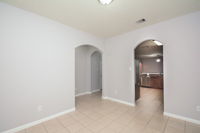 Building Photo - 30915 W Lost Creek Blvd