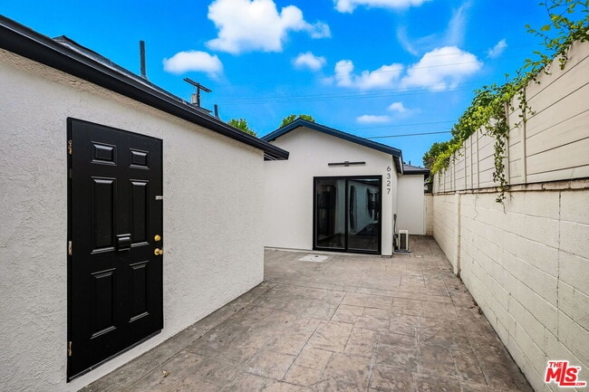 Building Photo - 6327 Babcock Ave