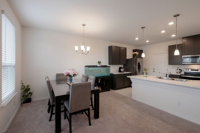 Building Photo - Comfort Meets Convenience in a Well-Located Home