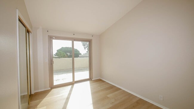 Building Photo - THANKSGIVING SPECIAL, $1,000 of 1st months rent - La Jolla Shores Heights - 4 Bedroom, 2.5 bath w...