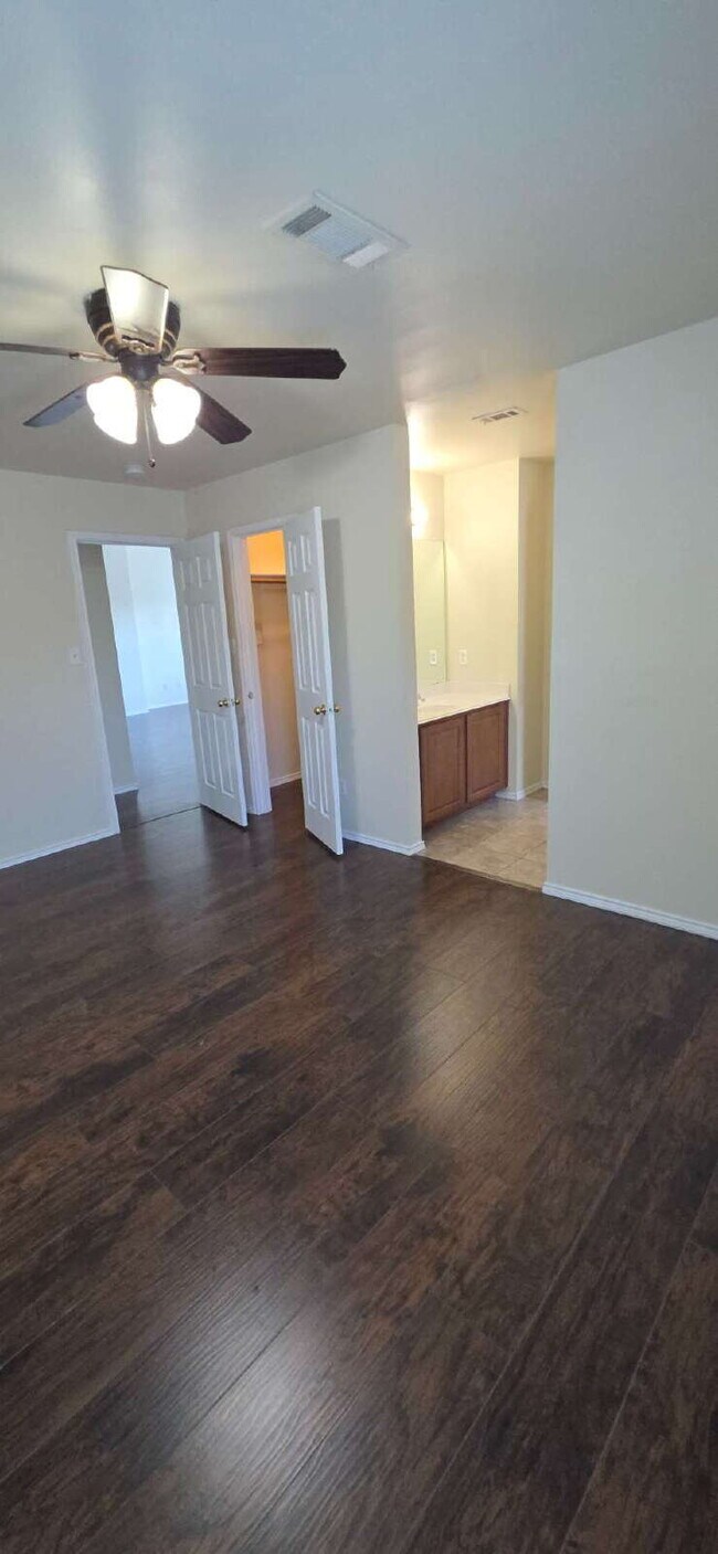 Building Photo - Expansive Mansfield Home with 5 Bedrooms, ...