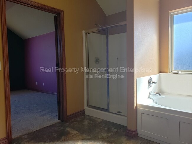 Building Photo - 329 Madison Pl Dr