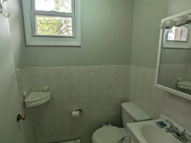 Building Photo - 187 Beacon Ave