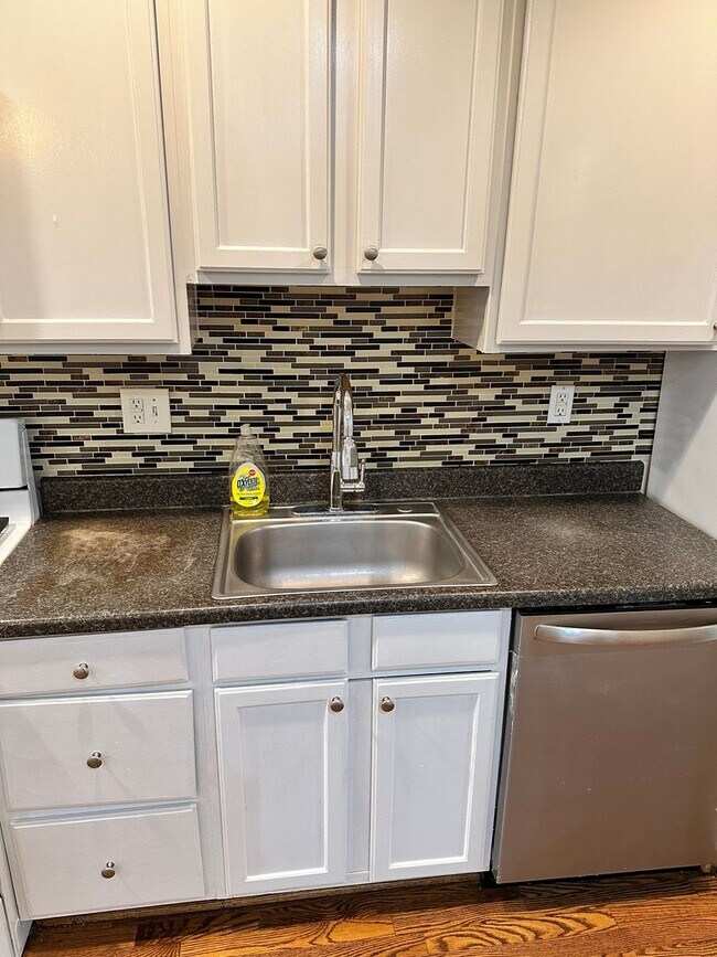 Building Photo - 1913 Rosedale St NE