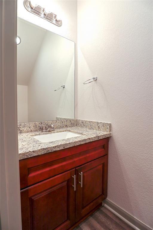 Building Photo - 897 E Semands St