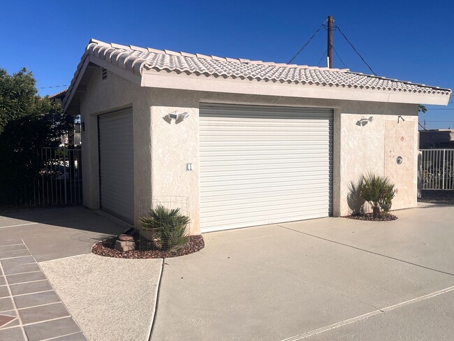 Building Photo - Unfurnished Long Term Pool Home