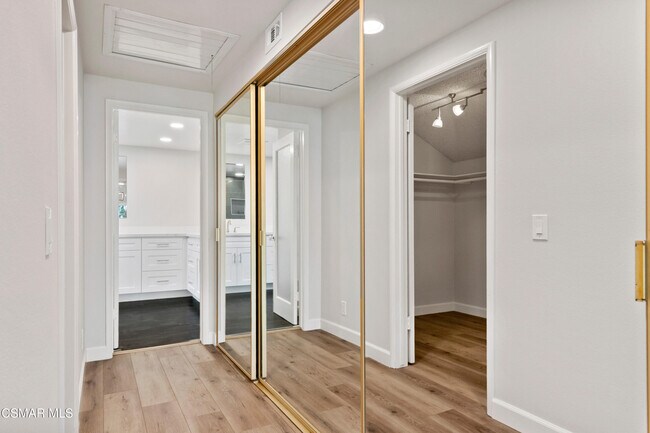 Building Photo - 1433 Eastwind Cir