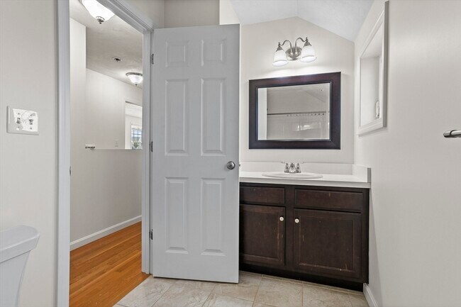 Building Photo - 4 Boxwood Dr