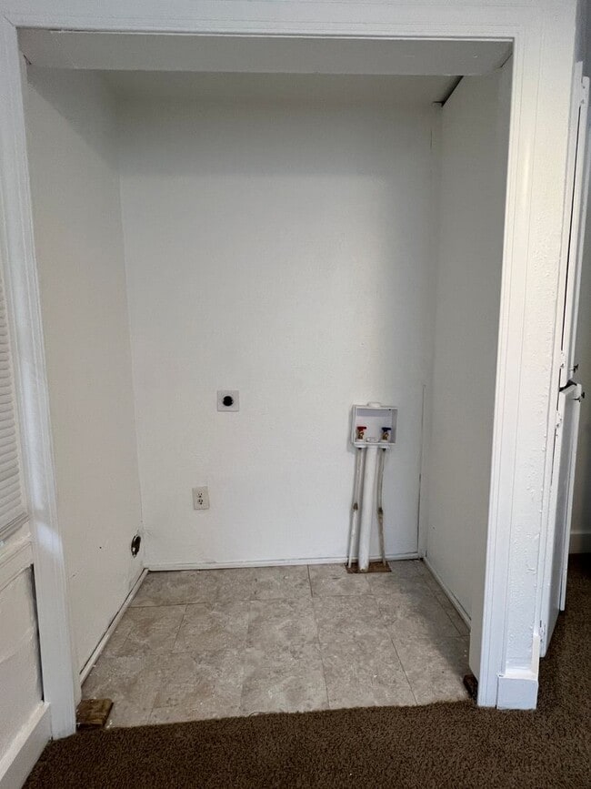 Building Photo - 1136 NW Maple- COMING SOON!