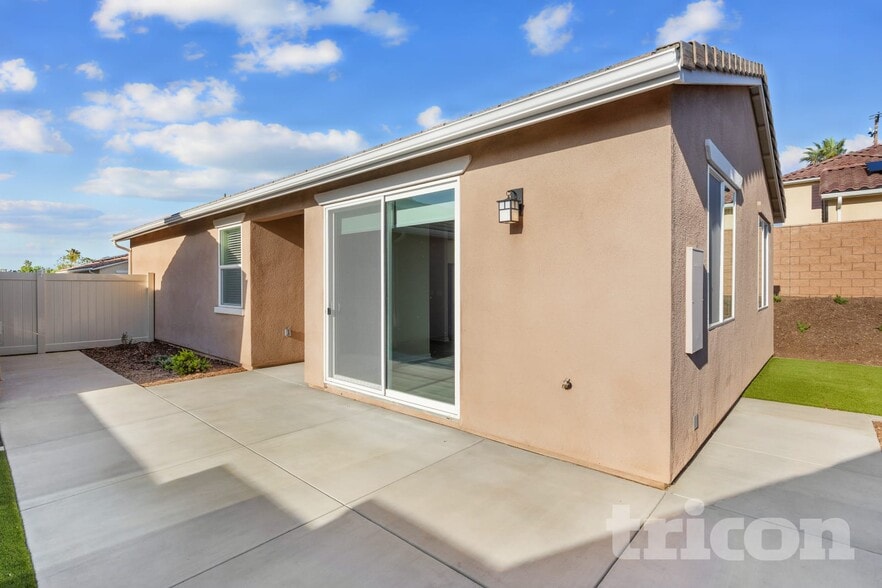 Building Photo - 1735 Lorraine Dr