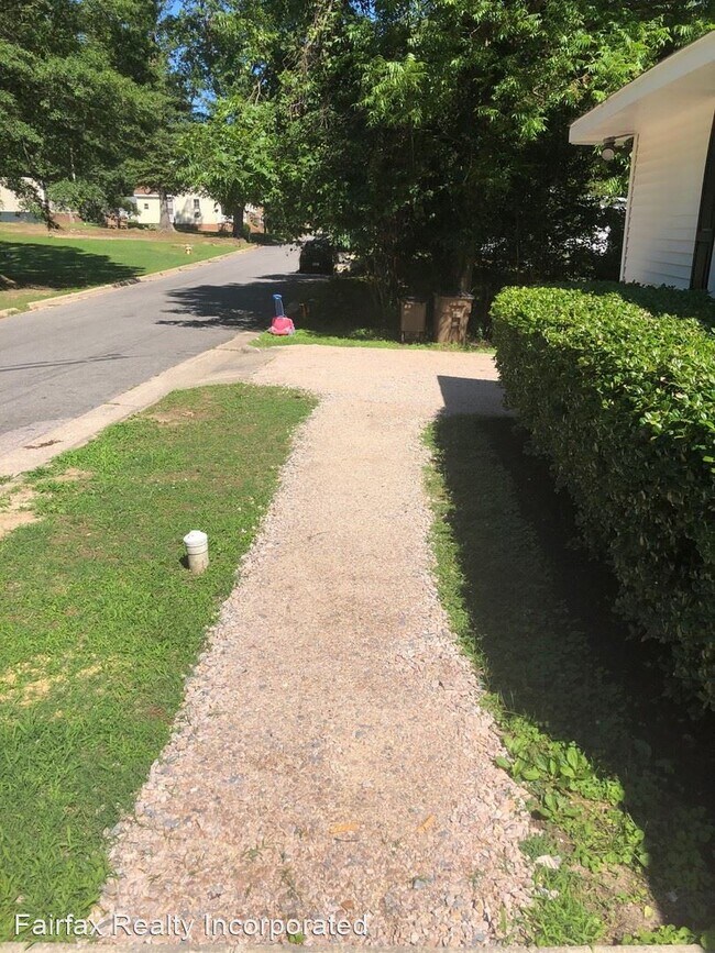 Building Photo - 3 br, 2 bath House - 510 E Nelson Ave