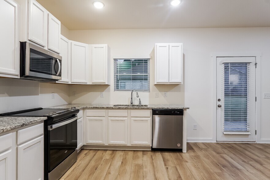 Building Photo - 5418 Bluebell Cir
