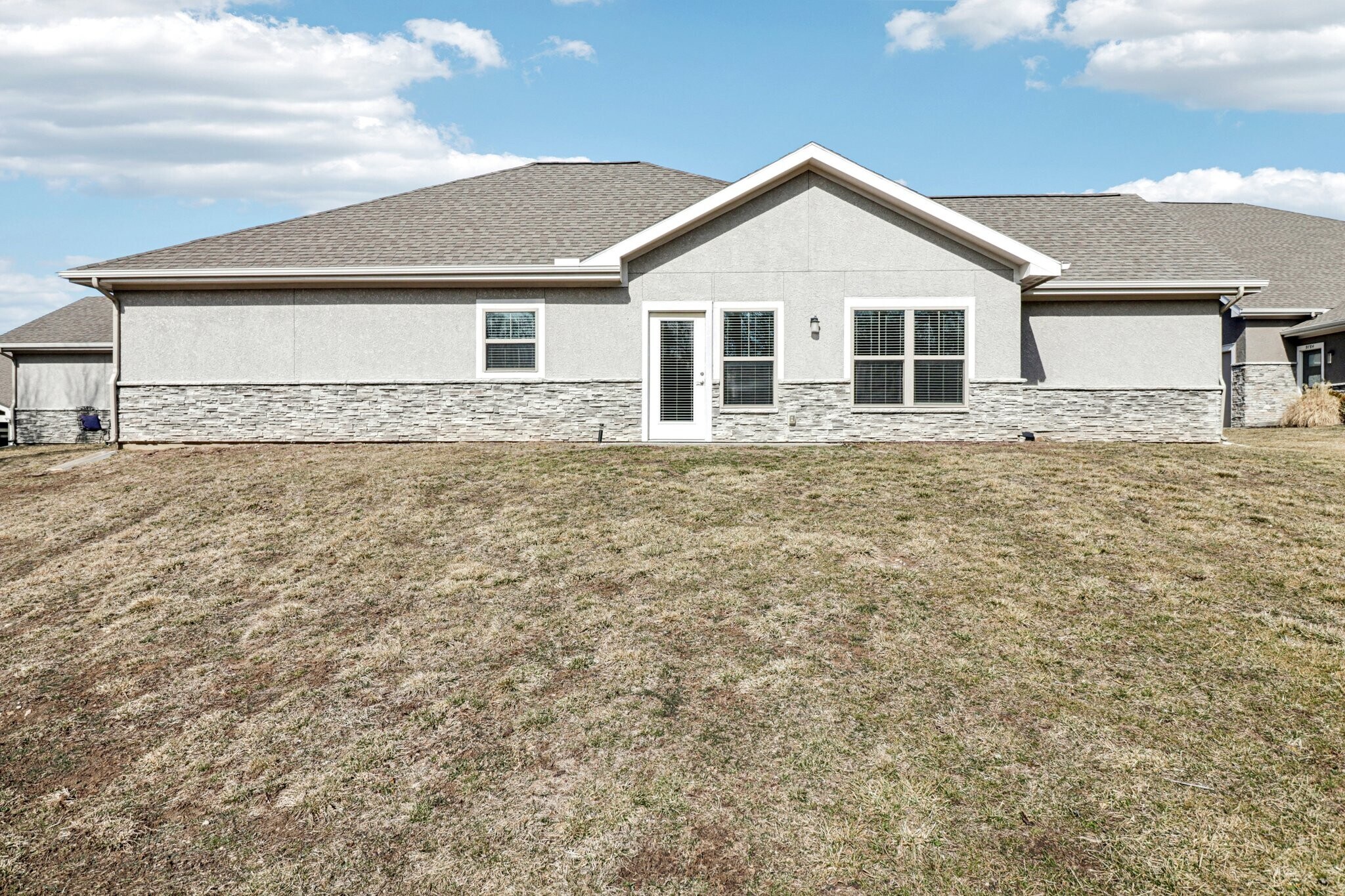 Building Photo - 9776 Montclaire Dr