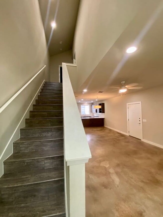Building Photo - Beautiful Home Move in Ready Located minutes from Southtown!