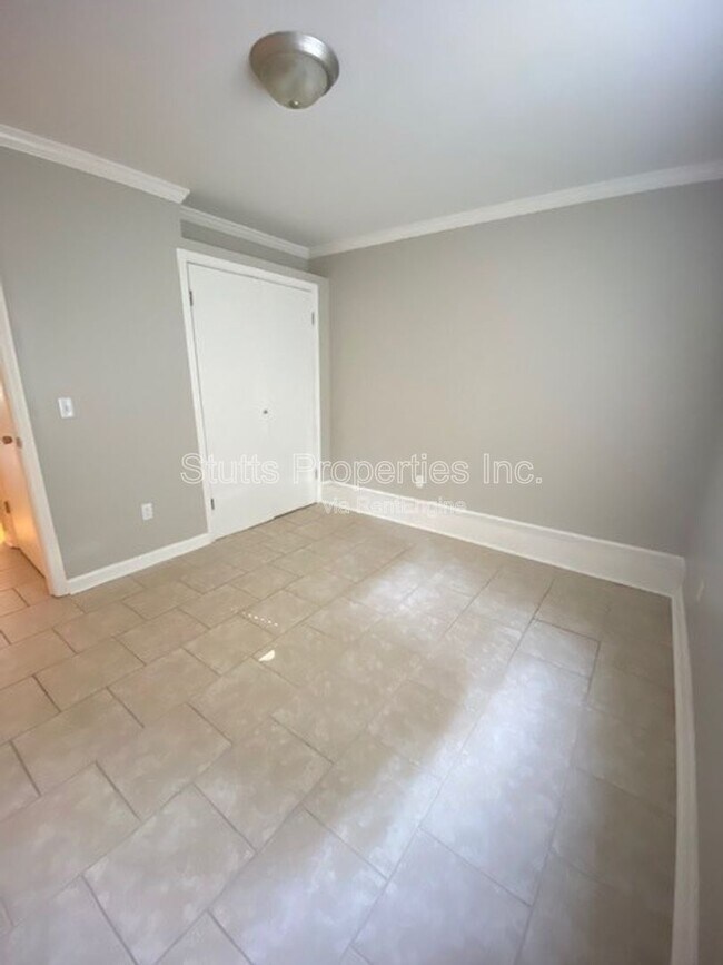 Building Photo - 414 Hermitage Dr