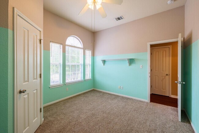 Building Photo - 1006 Tallow Trail