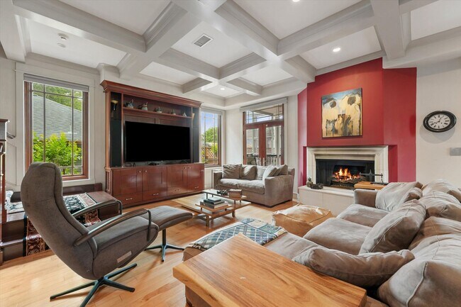 Building Photo - Refined Elegance Meets Modern Innovation i...