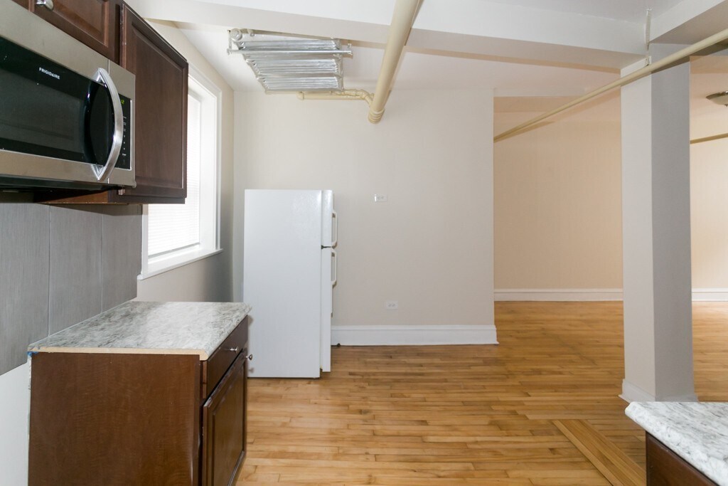 Building Photo - 4830 W Addison St