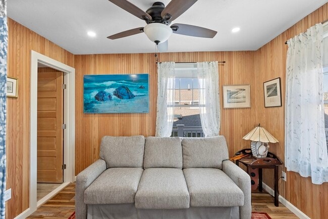 Building Photo - 43 Oceanside Dr