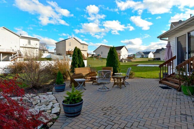 Building Photo - 287 Kerstyn Dr