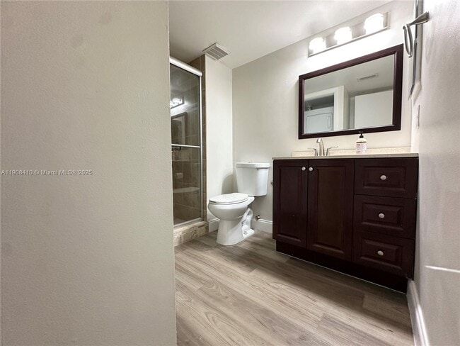 Building Photo - 403 Lakeview Dr