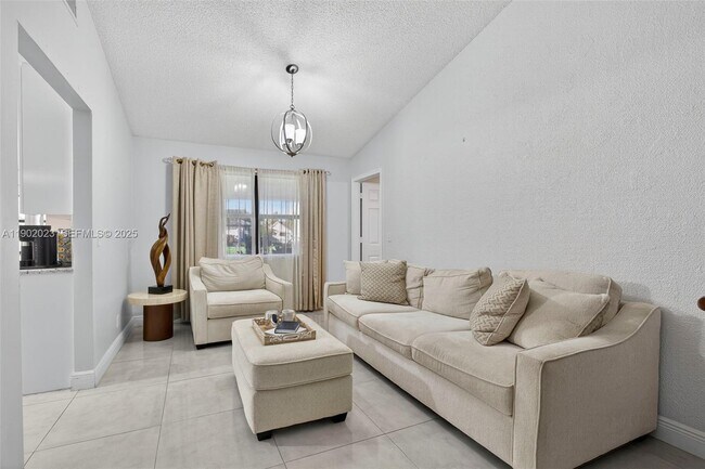 Building Photo - 100 Miramar Ave