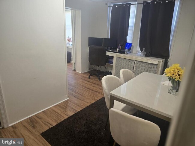 Building Photo - 82 N Sycamore Ave