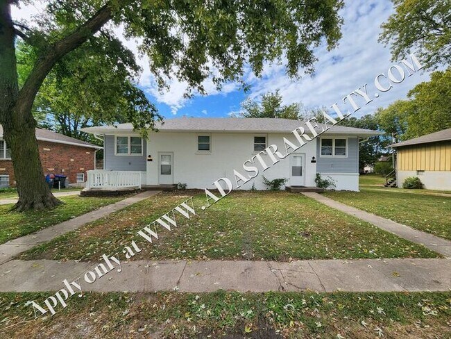 Building Photo - Nice Updated 2 Bed 1.5 Bath Duplex in Base...