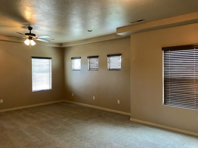Building Photo - **Beautiful Little Valley Home**