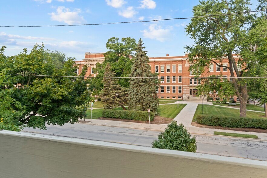 Building Photo - 3216 N Downer Ave