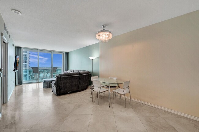 Building Photo - 350 SE 2nd St