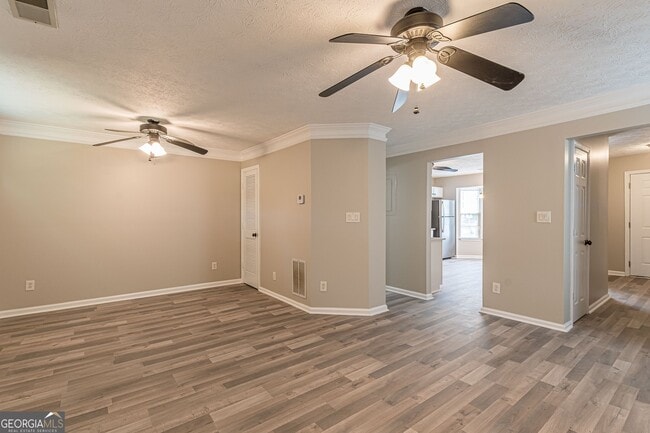 Building Photo - 5895 Hampton Ct