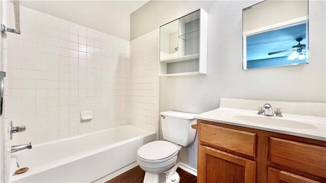 Building Photo - 6617 Piedras Blanco Dr